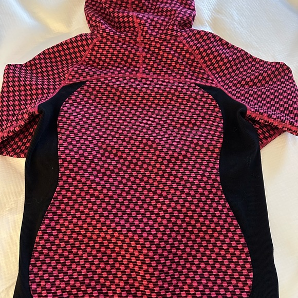 Lululemon winter jacket in excellent condition only worn once - Picture 3 of 4